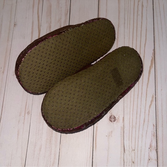 Peace sign slippers - Picture 3 of 3